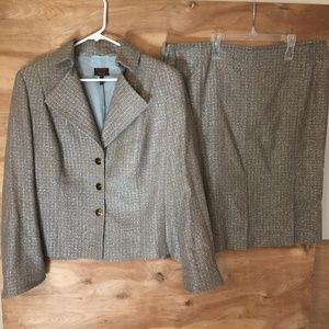 Escada Women sz 44/42  XL skirt suit gold silver